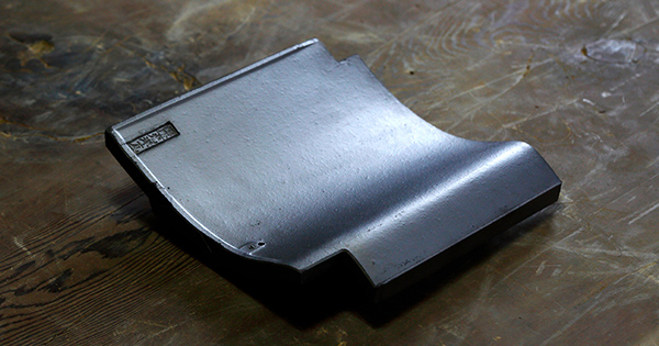 鬼瓦付属波型瓦１基 鬼瓦｜伝統のいぶし瓦を現代へ｜光洋製瓦